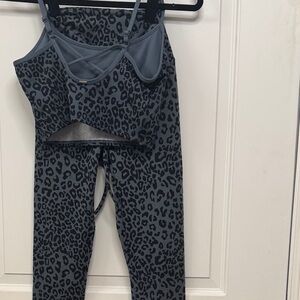 SUPER CUTE !!Pink Active Leopard Print Leggings & Crop Top Set - Gray & Black